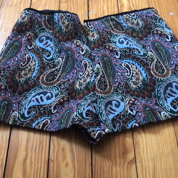 Forever 21 | Paisley Patterned Shorts - Picture 2 of 3